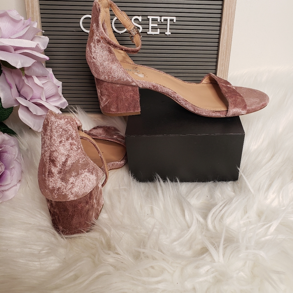 Heels - Picture 4 of 5